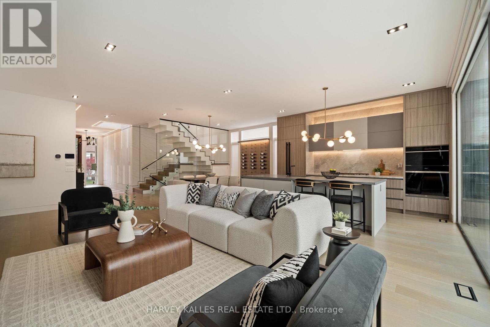 52 Elmsthorpe Avenue, Toronto, Ontario  M5P 2L7 - Photo 10 - C13112872