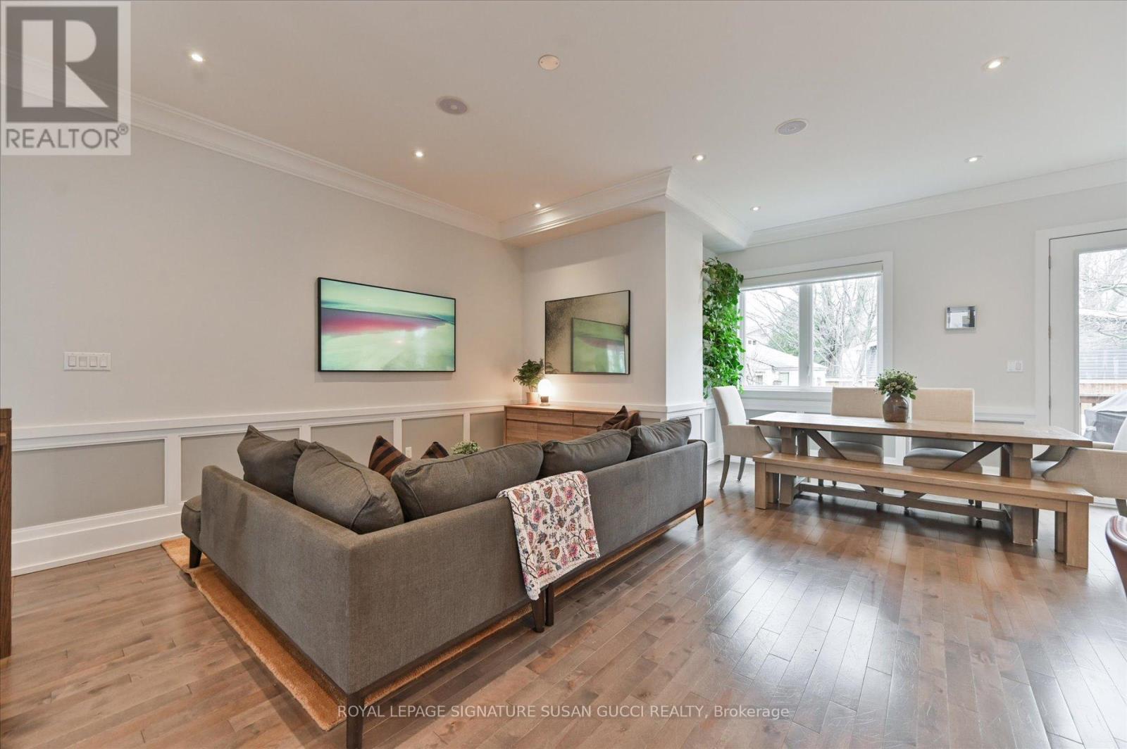 20 Warvet Crescent, Toronto, Ontario  M4B 1P3 - Photo 14 - E13112964