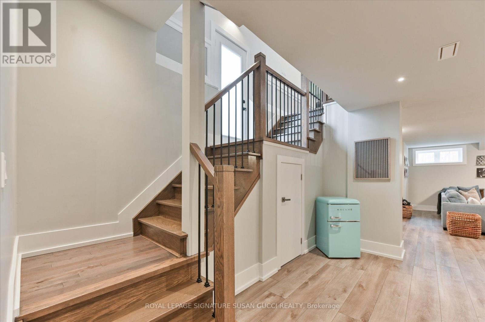 20 Warvet Crescent, Toronto, Ontario  M4B 1P3 - Photo 32 - E13112964