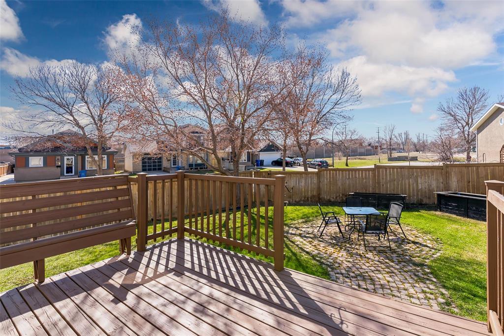 68 High Lake Bay, Winnipeg, Manitoba R3T 5T2 - Photo 37 - 202610107