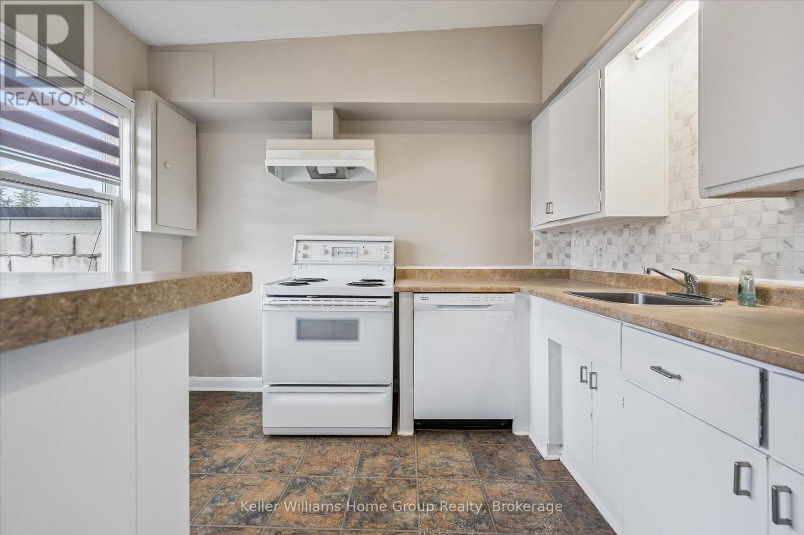 209 St. Andrew Street W, Centre Wellington (Fergus), Ontario  N1M 3N8 - Photo 3 - X13029576