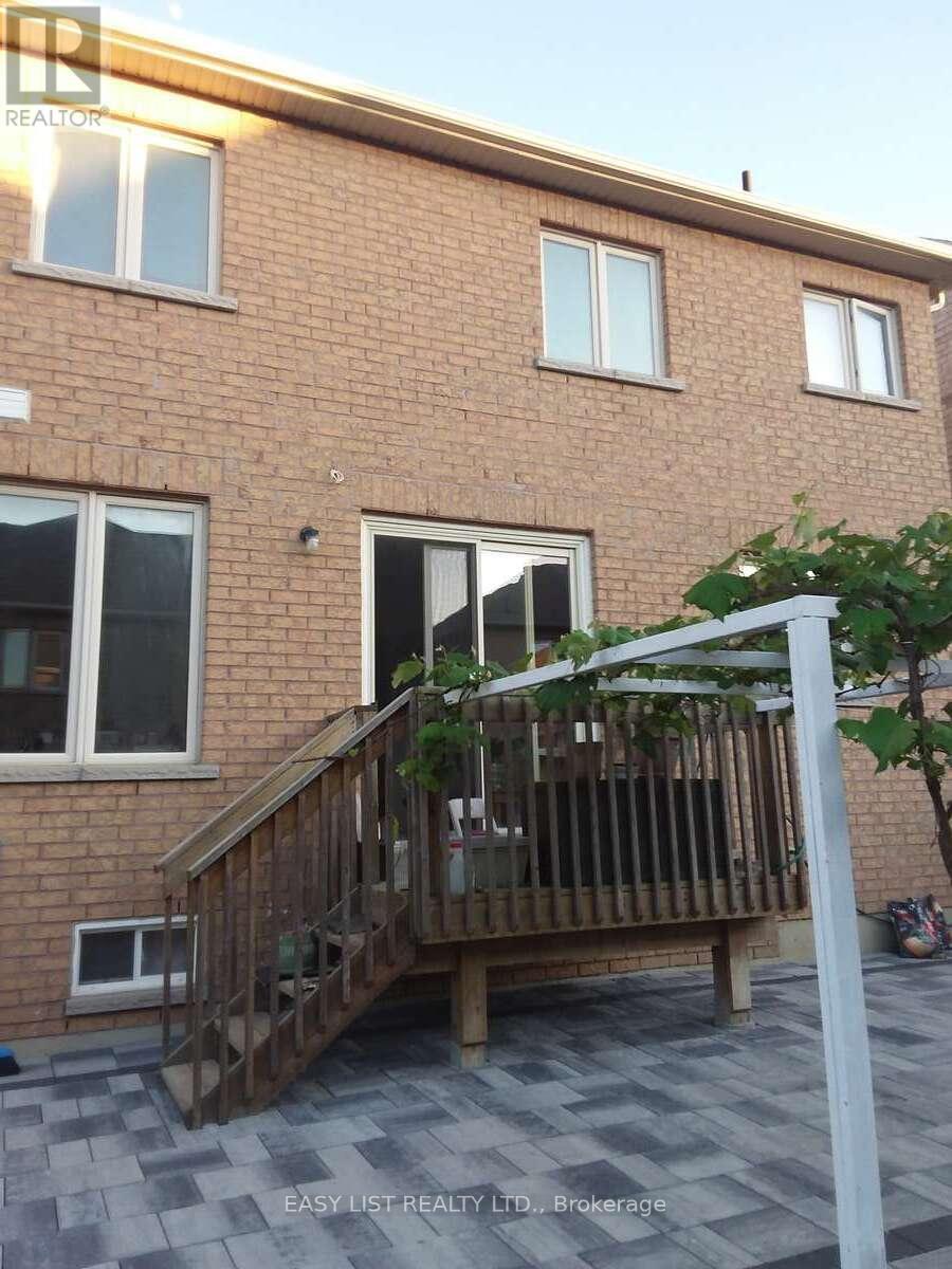 16 Grovewood Street, Richmond Hill, Ontario  L4E 4X4 - Photo 2 - N13112878