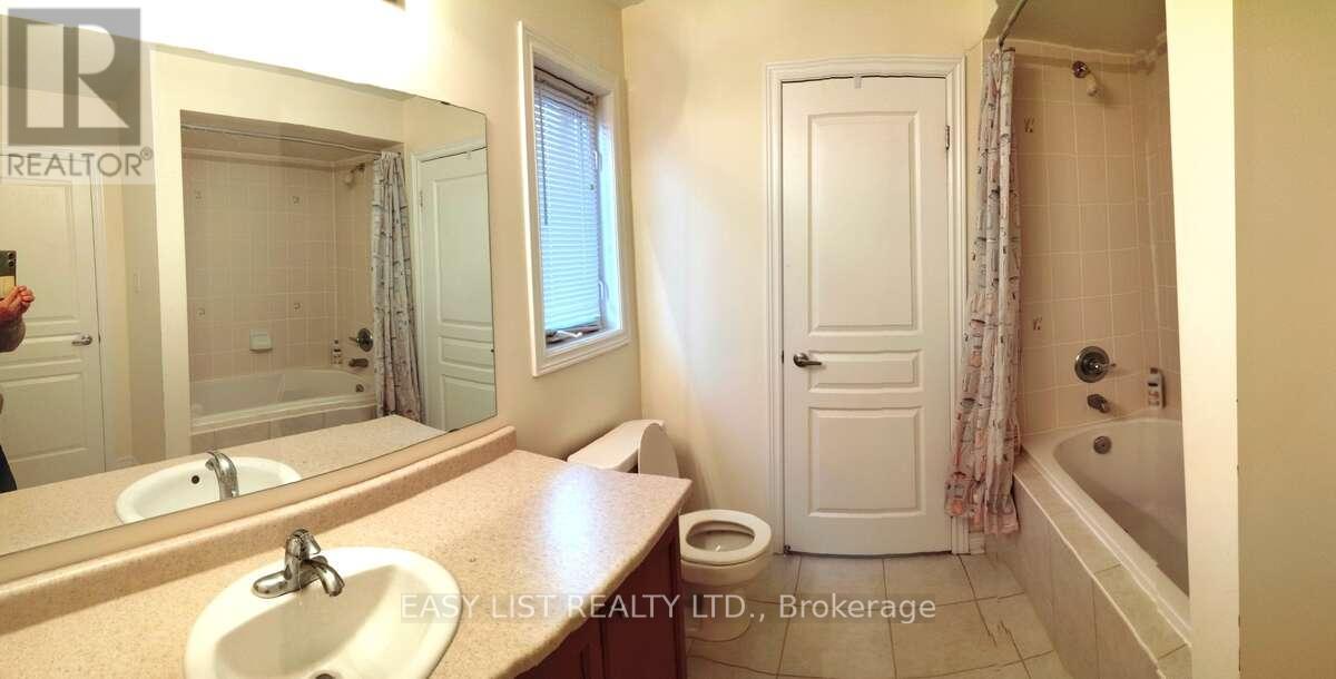 16 Grovewood Street, Richmond Hill, Ontario  L4E 4X4 - Photo 5 - N13112878