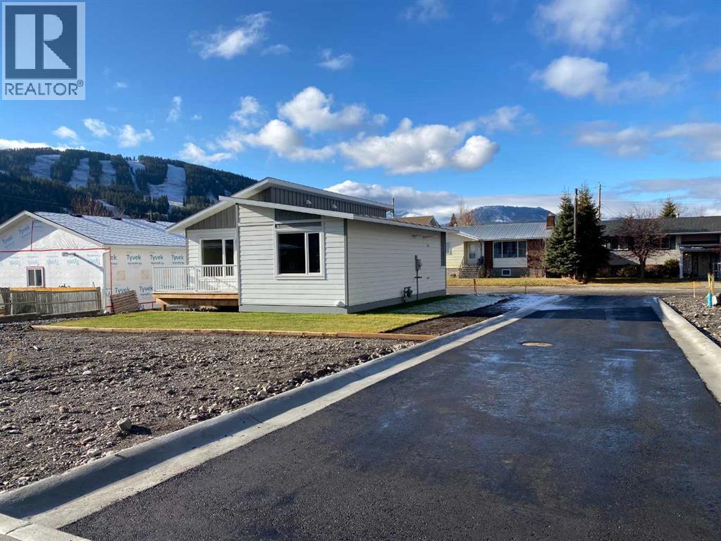 2131 128 Street, Blairmore, Alberta T0K 0E0 - Photo 2 - A2253833