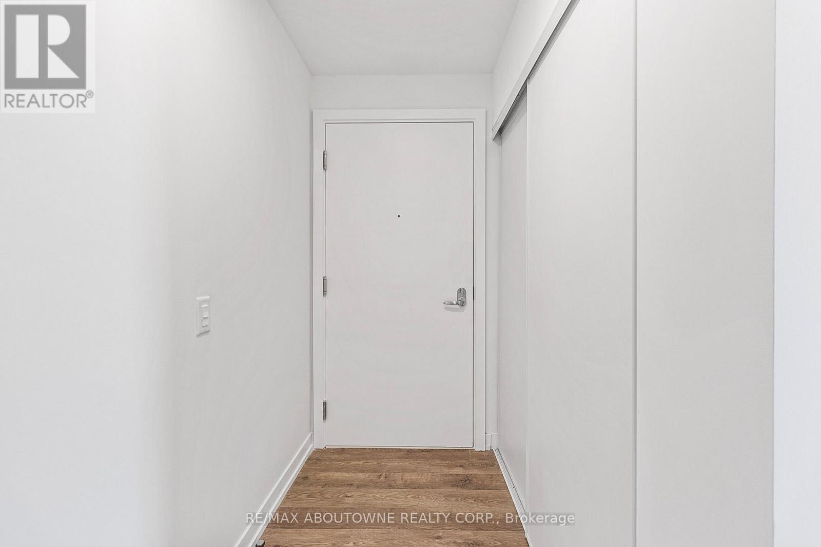 806 - 251 Masonry Way, Mississauga, Ontario  L5H 0B2 - Photo 8 - W13112852