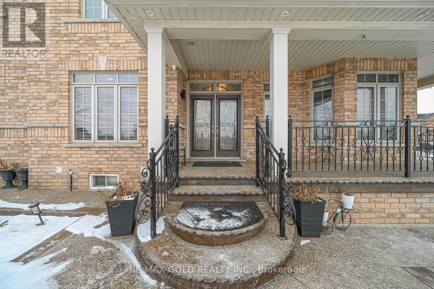 15 Vanwood Crescent, Brampton, Ontario  L6P 2X4 - Photo 5 - W13112974