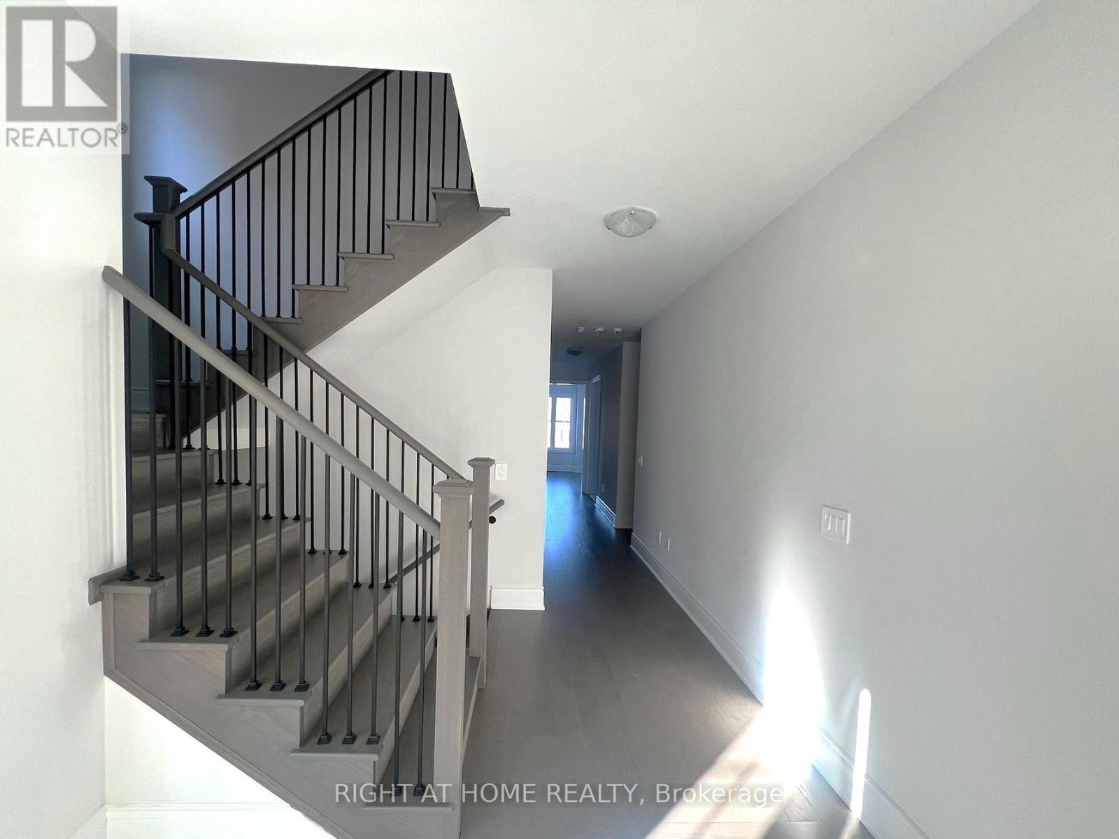 154 Rowe Street, Bradford West Gwillimbury, Ontario  L3Z 4N2 - Photo 3 - N13077364