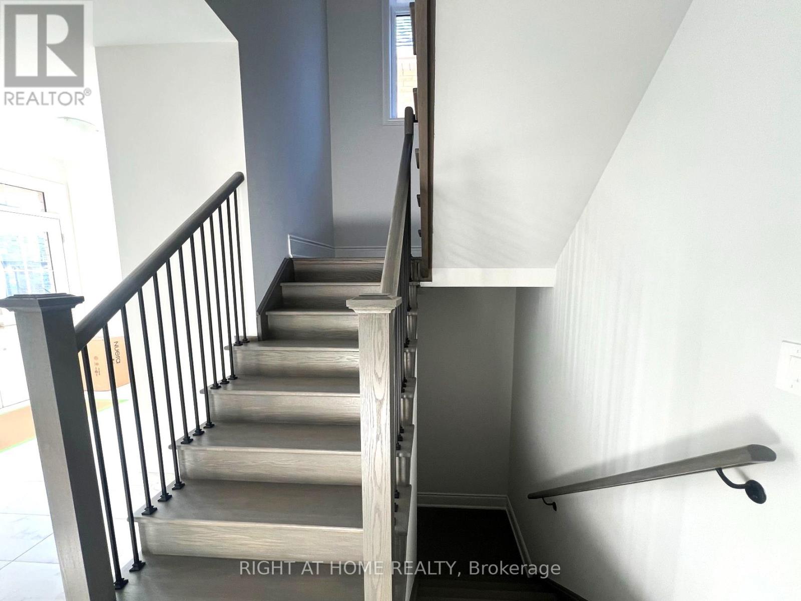 154 Rowe Street, Bradford West Gwillimbury, Ontario  L3Z 4N2 - Photo 6 - N13077364