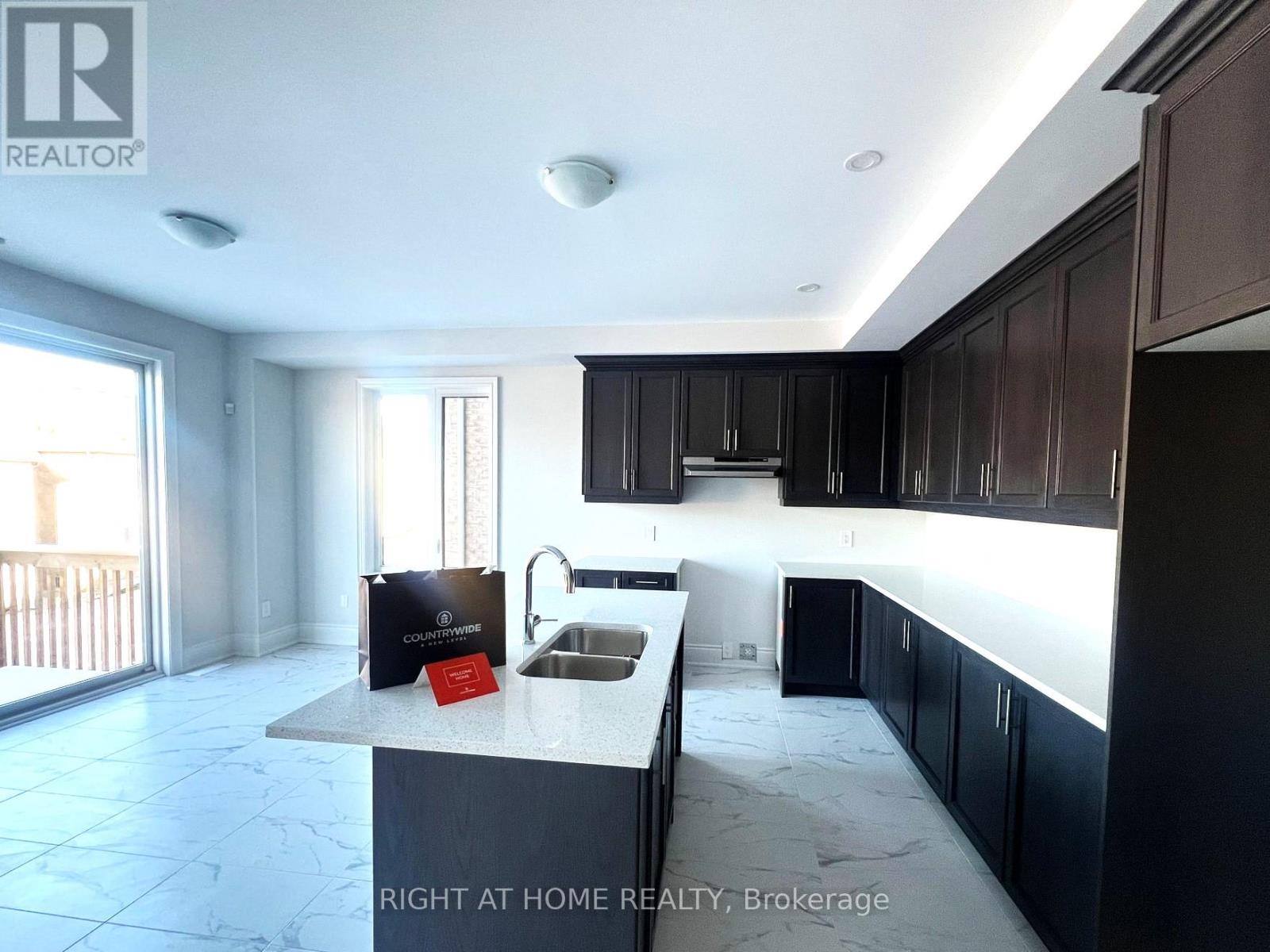154 Rowe Street, Bradford West Gwillimbury, Ontario  L3Z 4N2 - Photo 10 - N13077364