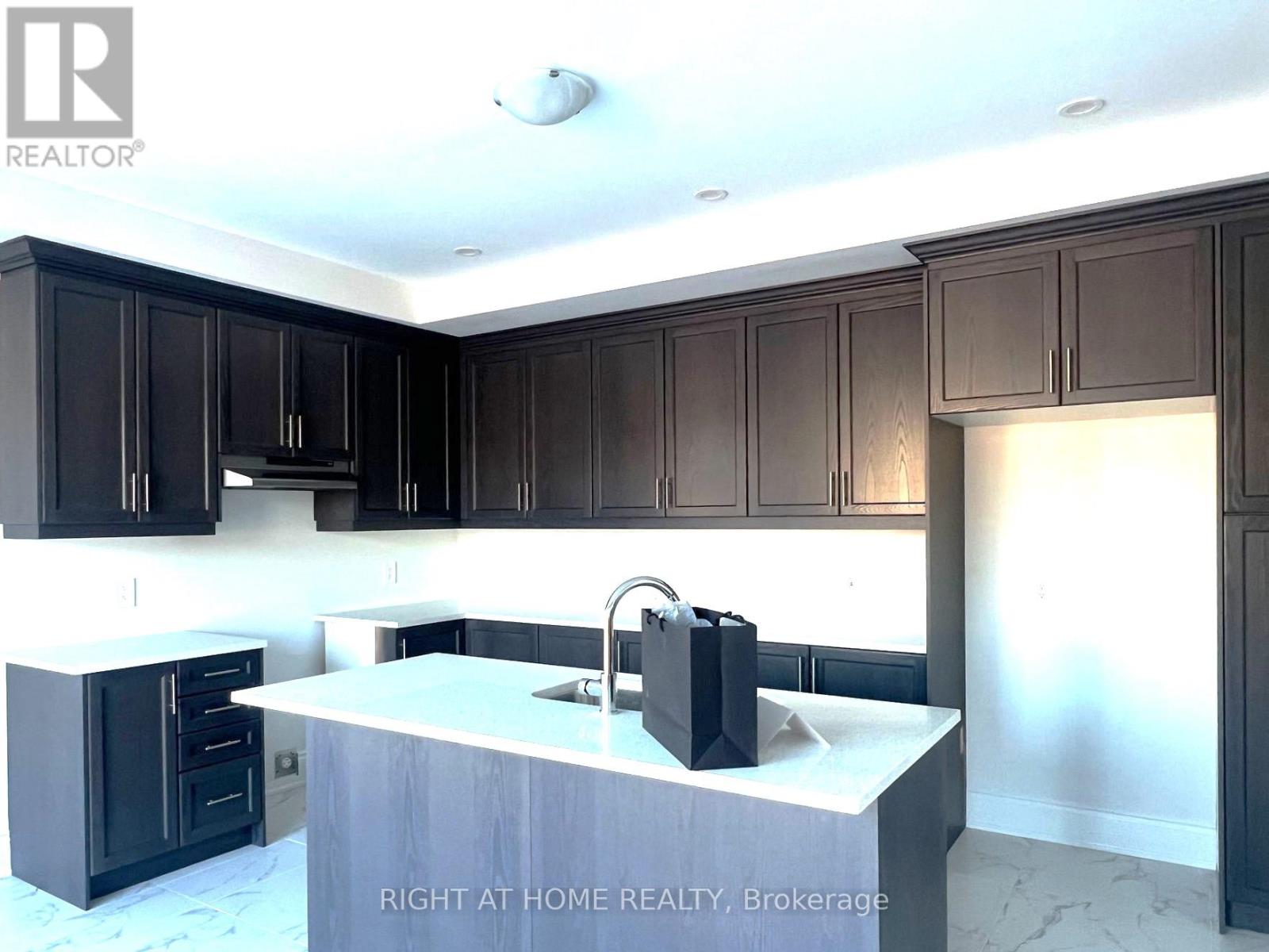 154 Rowe Street, Bradford West Gwillimbury, Ontario  L3Z 4N2 - Photo 11 - N13077364