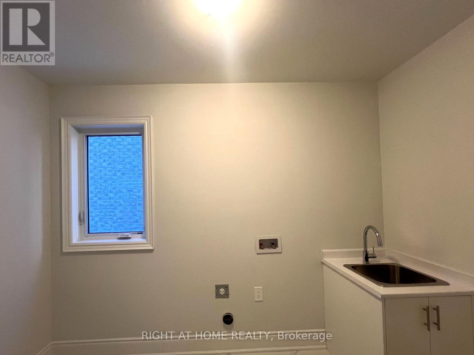 154 Rowe Street, Bradford West Gwillimbury, Ontario  L3Z 4N2 - Photo 15 - N13077364