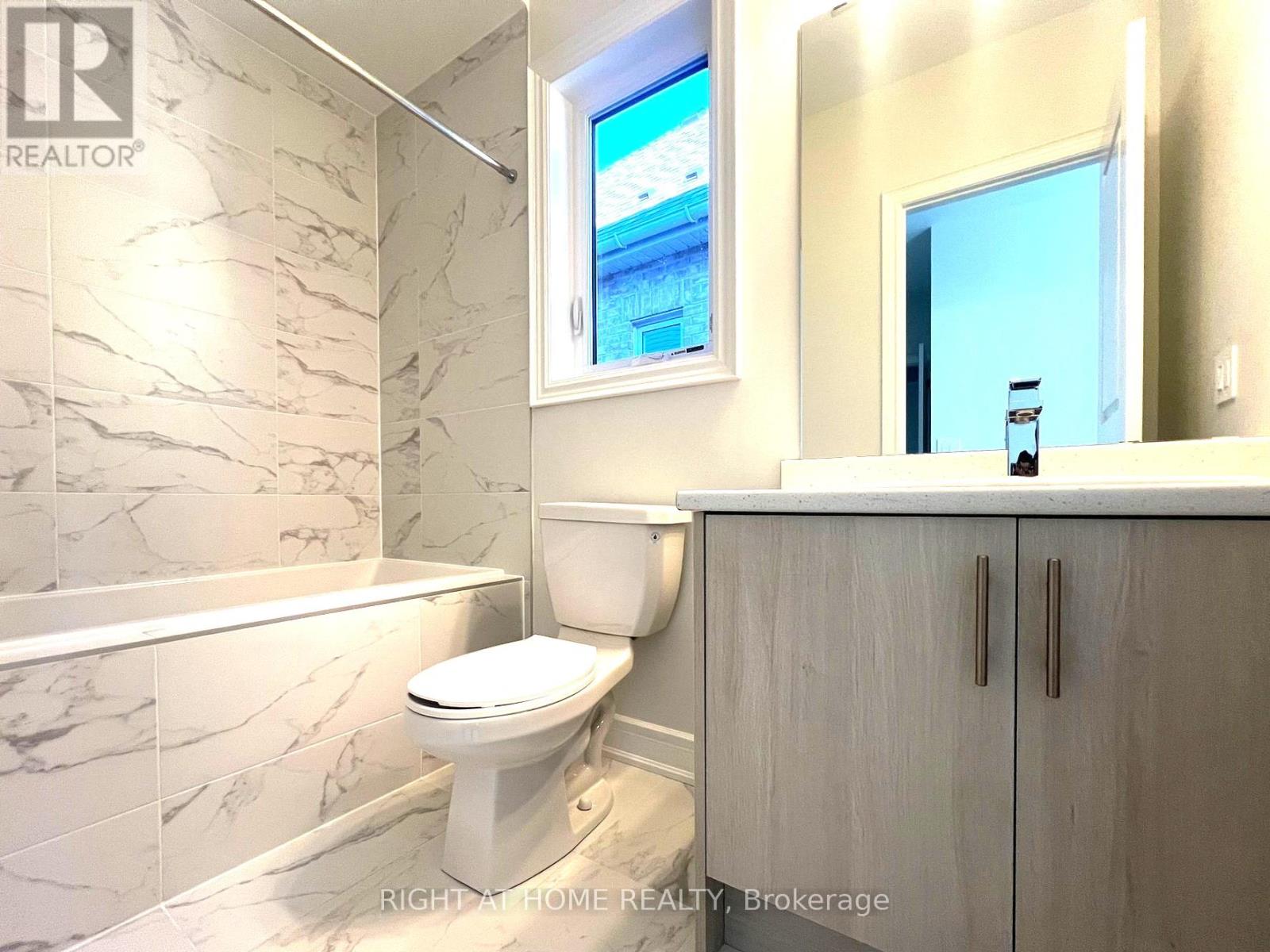 154 Rowe Street, Bradford West Gwillimbury, Ontario  L3Z 4N2 - Photo 21 - N13077364