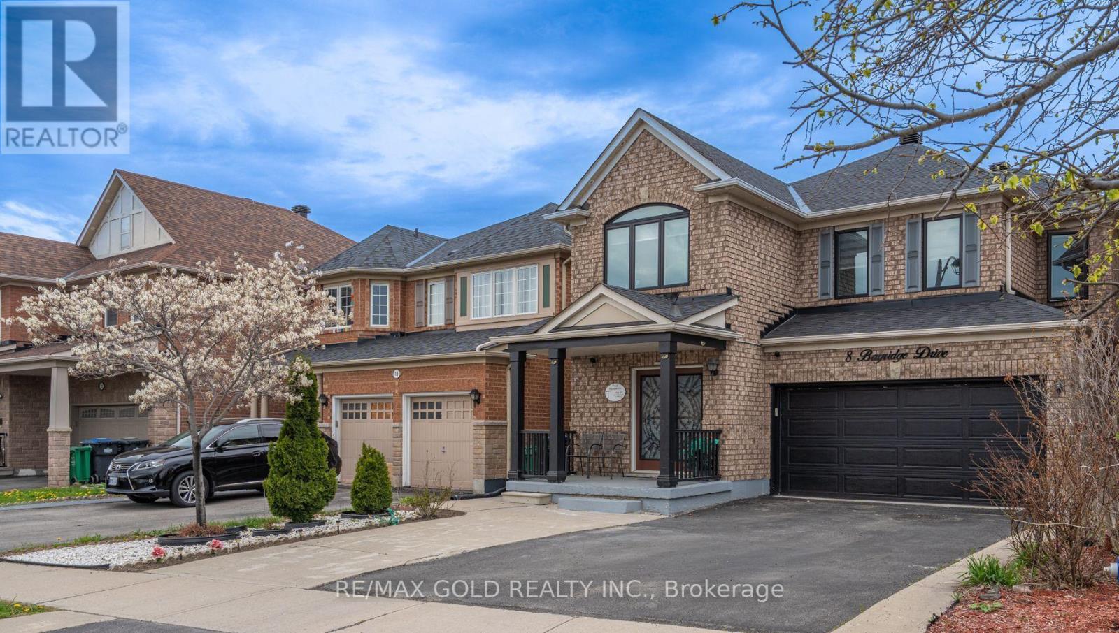 8 Bayridge Drive, Brampton, Ontario  L6P 2H8 - Photo 2 - W13110802