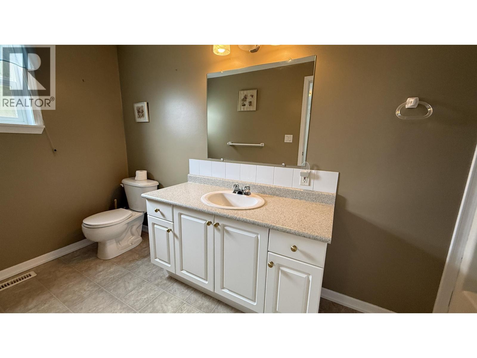 47 375 Horse Lake Road, 100 Mile House, British Columbia  V0K 2E0 - Photo 12 - R3122117
