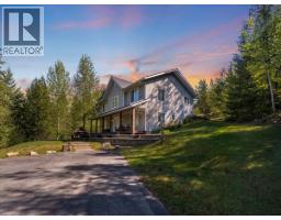2095 Pass Creek Road, Castlegar, British Columbia