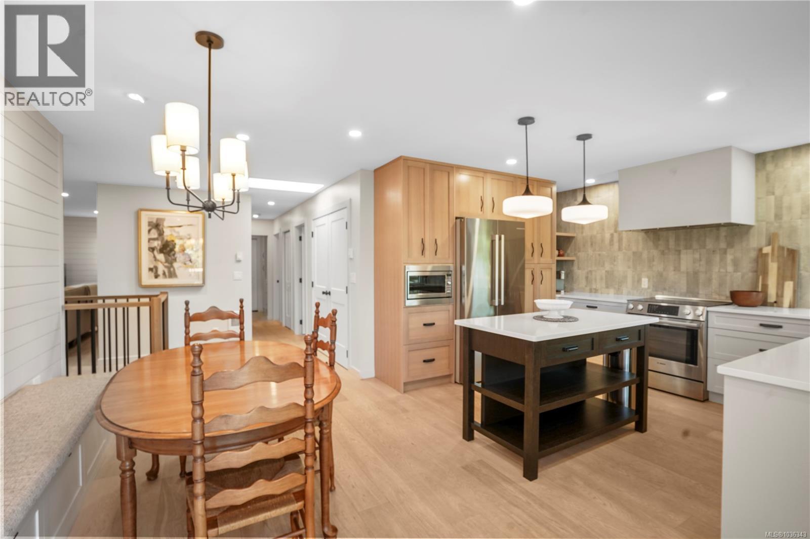 1071 Hyacinth Ave, Saanich, British Columbia  V8Z 2S7 - Photo 9 - 1036343