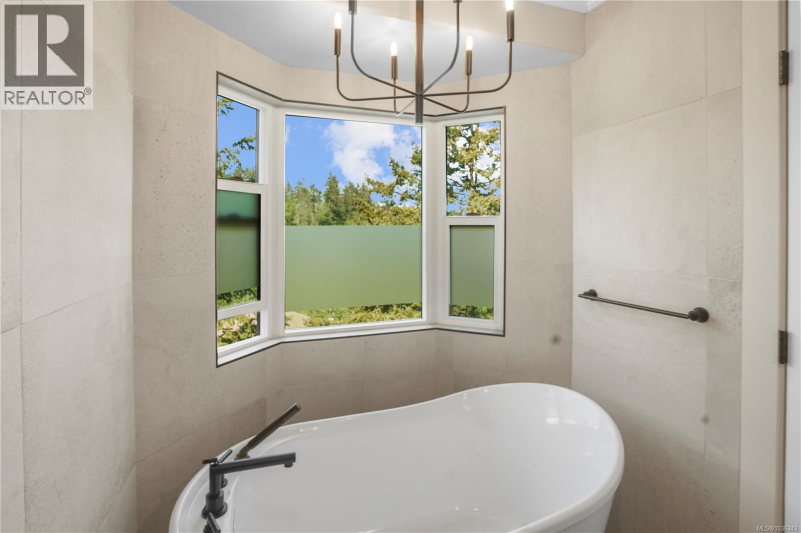 1071 Hyacinth Ave, Saanich, British Columbia  V8Z 2S7 - Photo 20 - 1036343