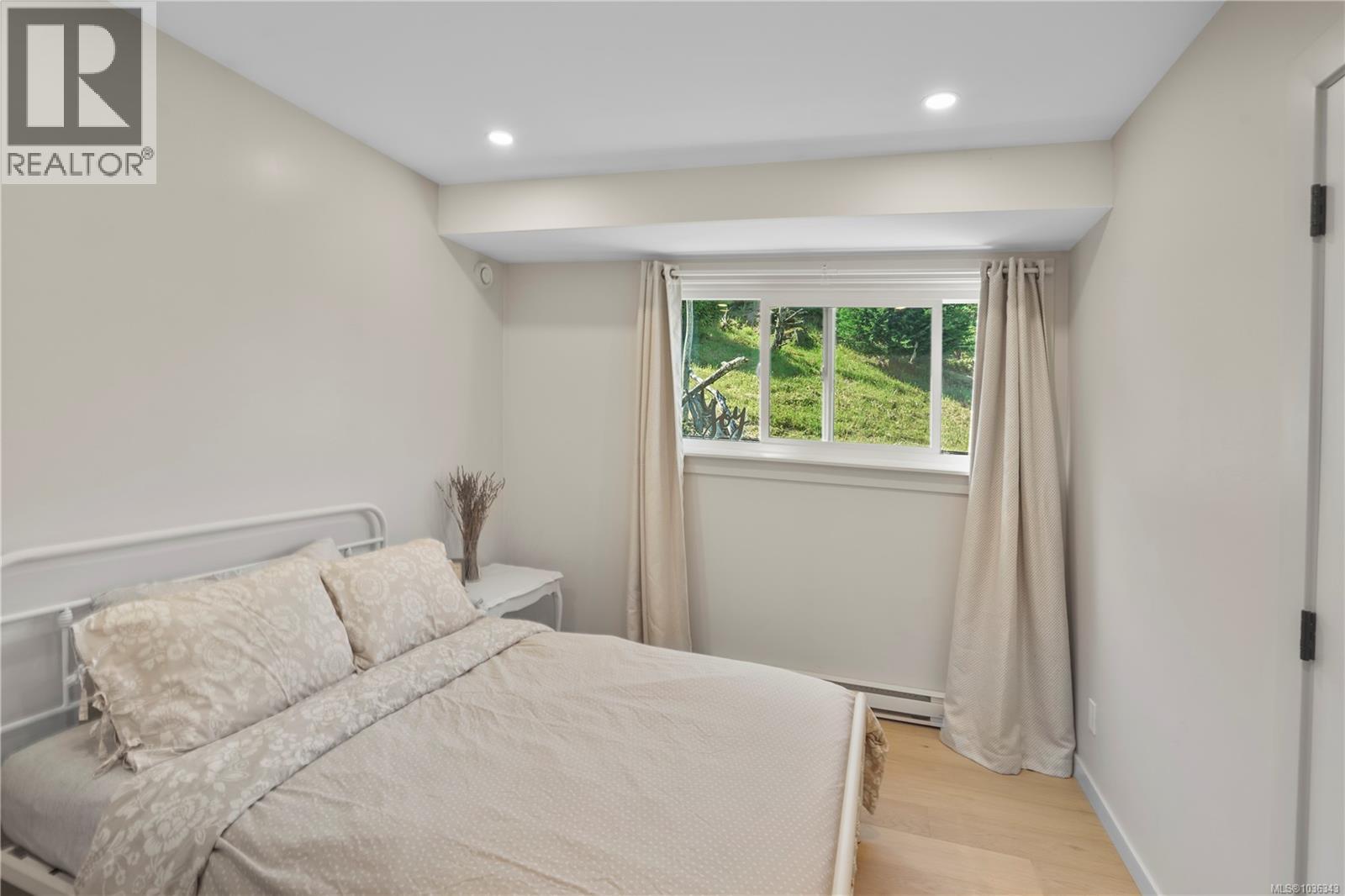 1071 Hyacinth Ave, Saanich, British Columbia  V8Z 2S7 - Photo 22 - 1036343