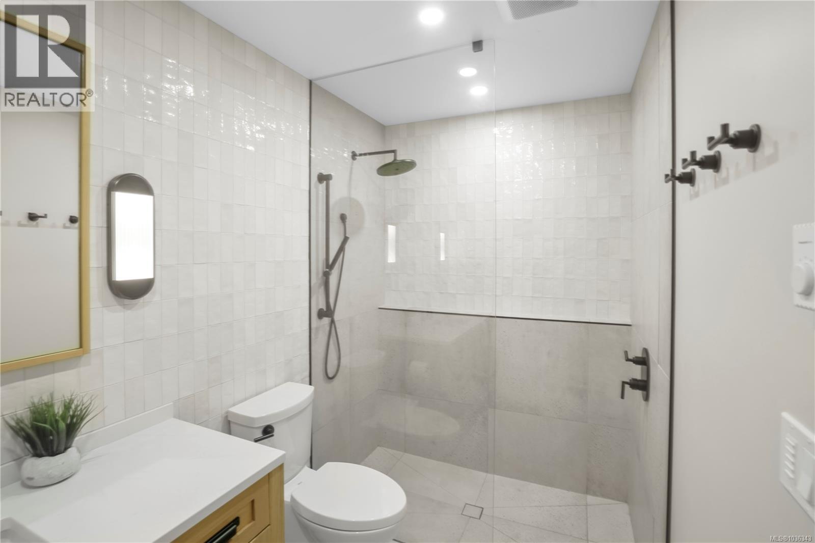 1071 Hyacinth Ave, Saanich, British Columbia  V8Z 2S7 - Photo 15 - 1036343
