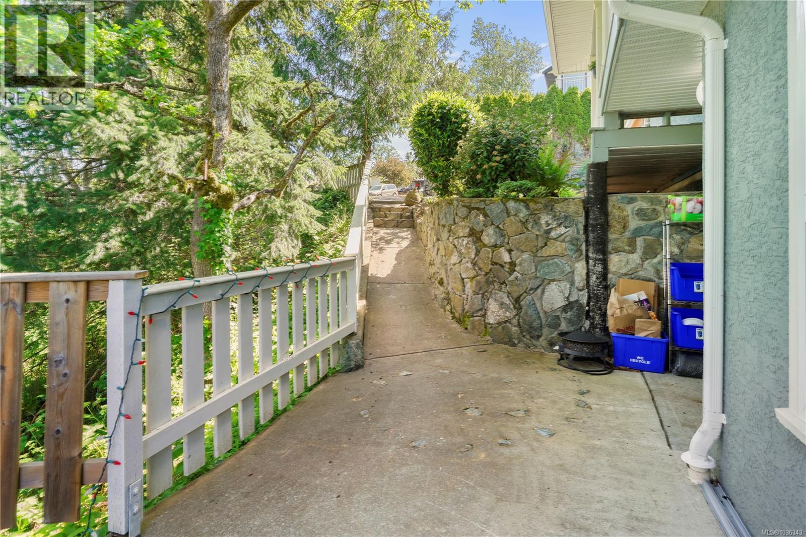 1071 Hyacinth Ave, Saanich, British Columbia  V8Z 2S7 - Photo 39 - 1036343