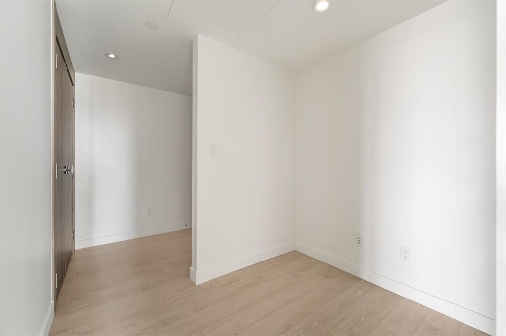 2507-9887 WHALLEY BOULEVARD, Surrey, British Columbia