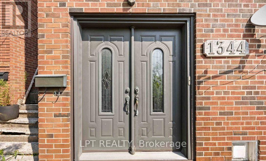 1344 Davenport Road, Toronto, Ontario  M6H 2G9 - Photo 3 - W13110942