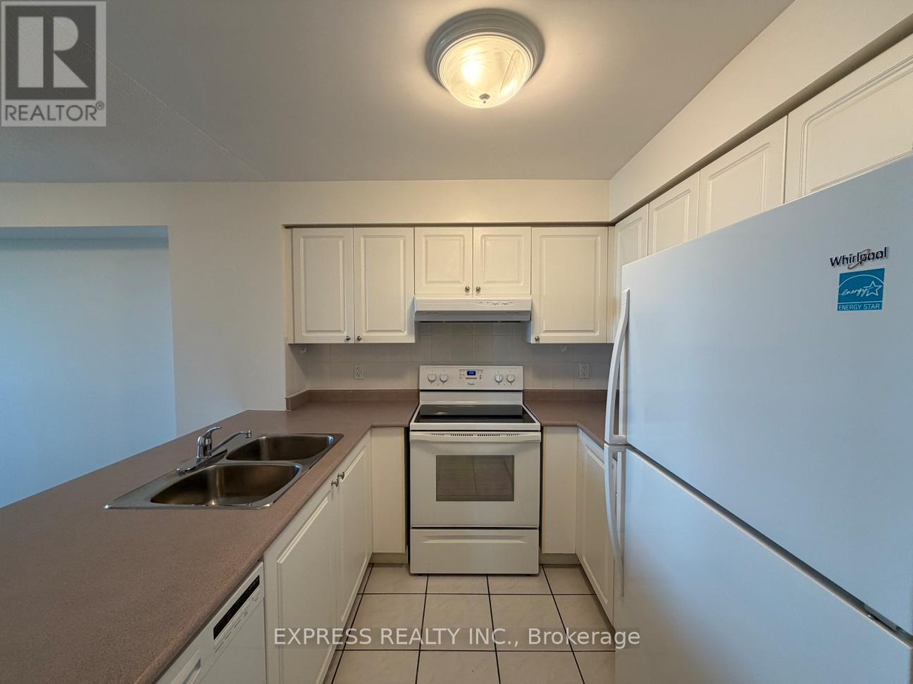 1518 - 8 HILLCREST AVENUE, Toronto, Ontario