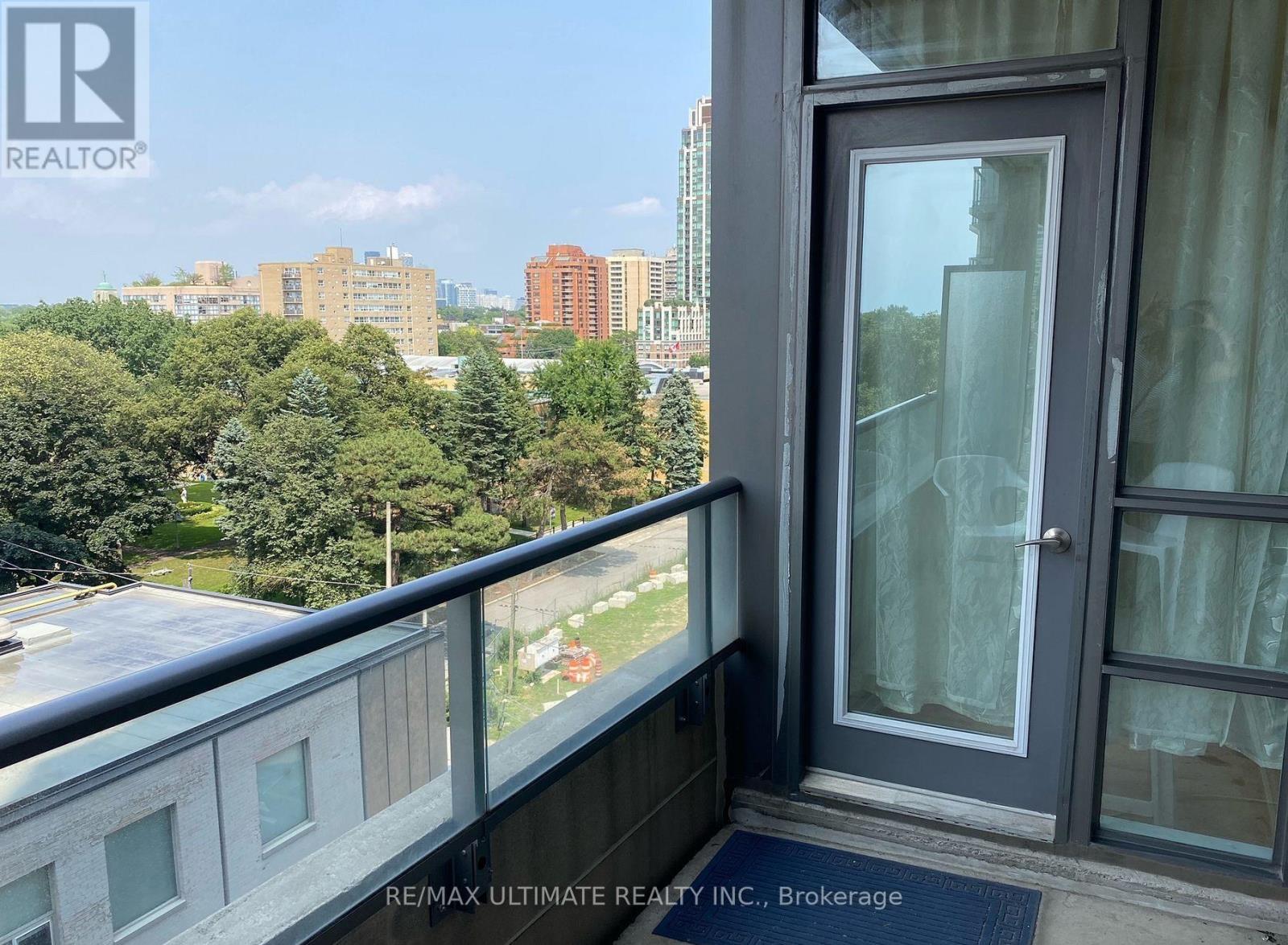 605 - 500 St Clair Avenue W, Toronto, Ontario  M6C 1A8 - Photo 11 - C13113292