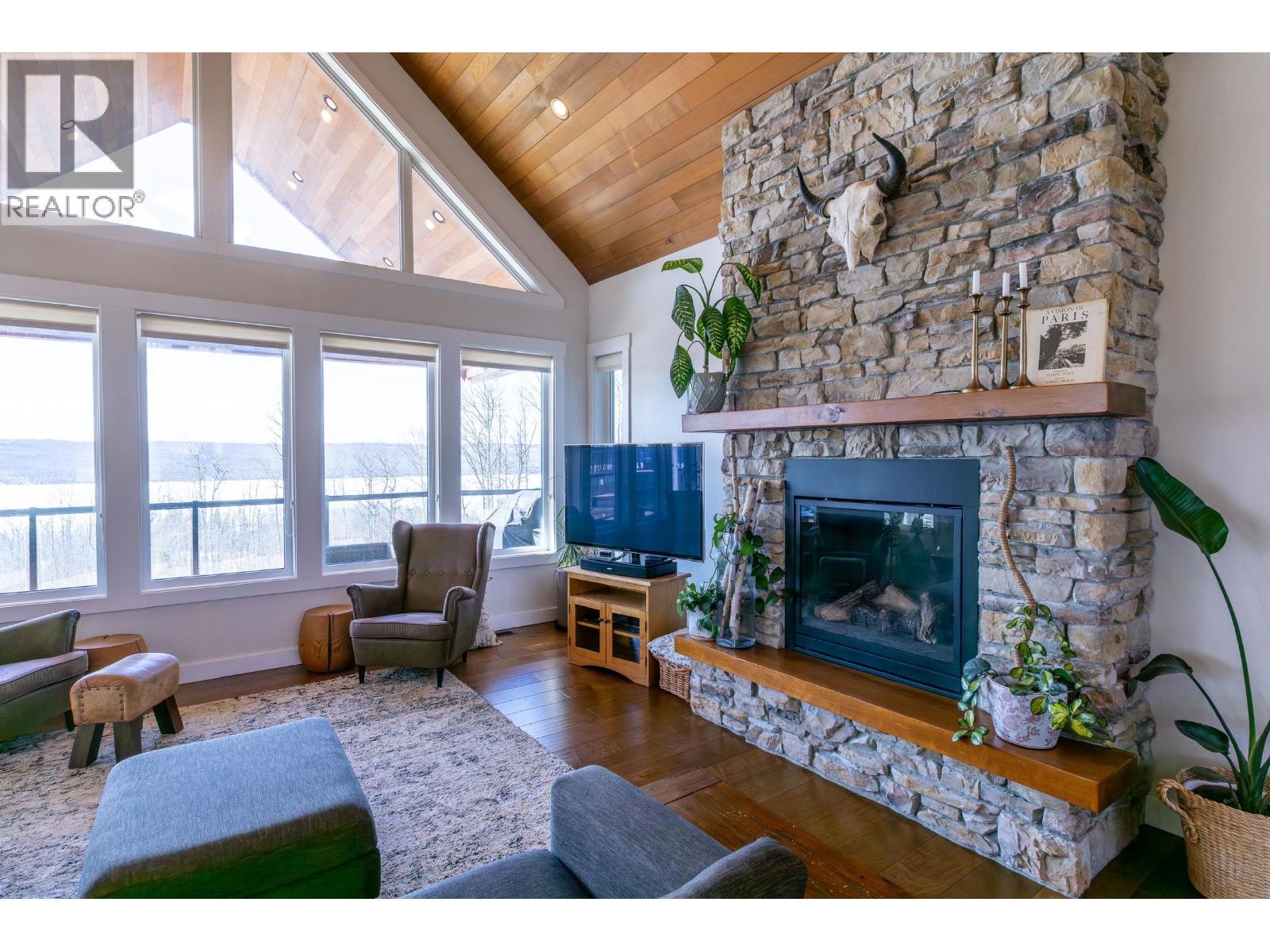 13474 Sunnyside Drive, Charlie Lake, British Columbia  V0C 1H0 - Photo 4 - R3122047