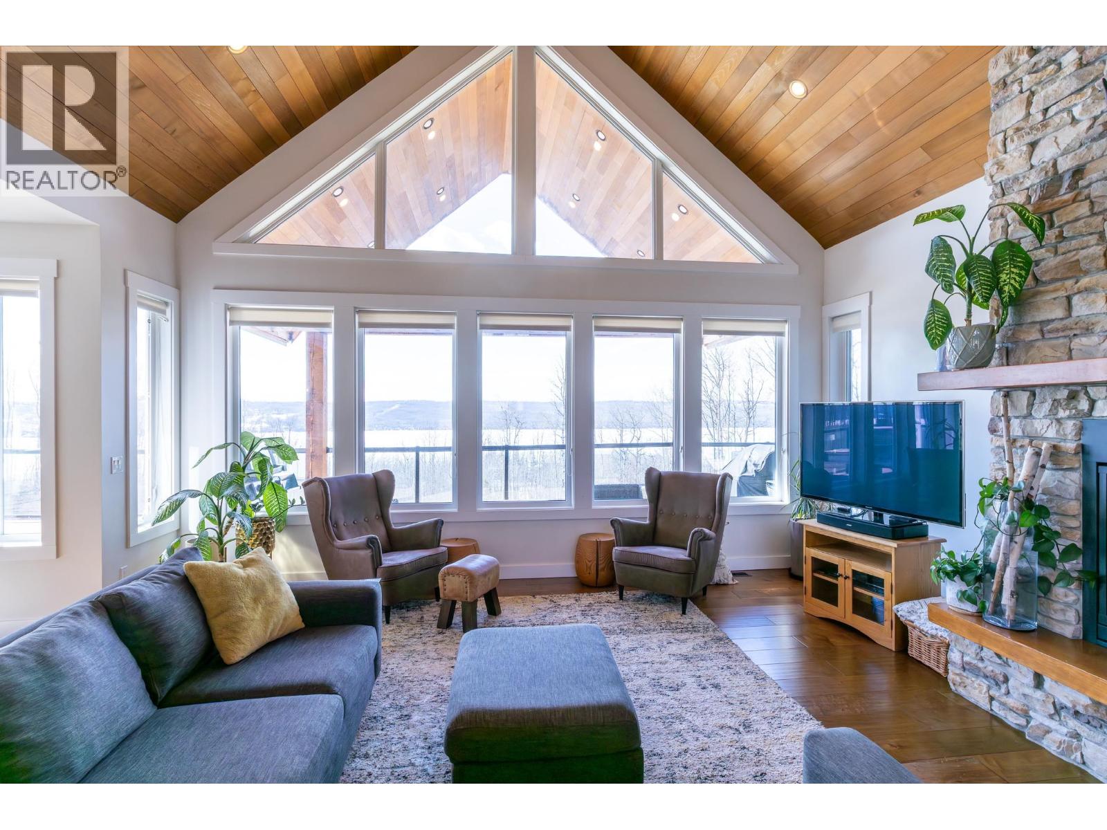 13474 Sunnyside Drive, Charlie Lake, British Columbia  V0C 1H0 - Photo 3 - R3122047