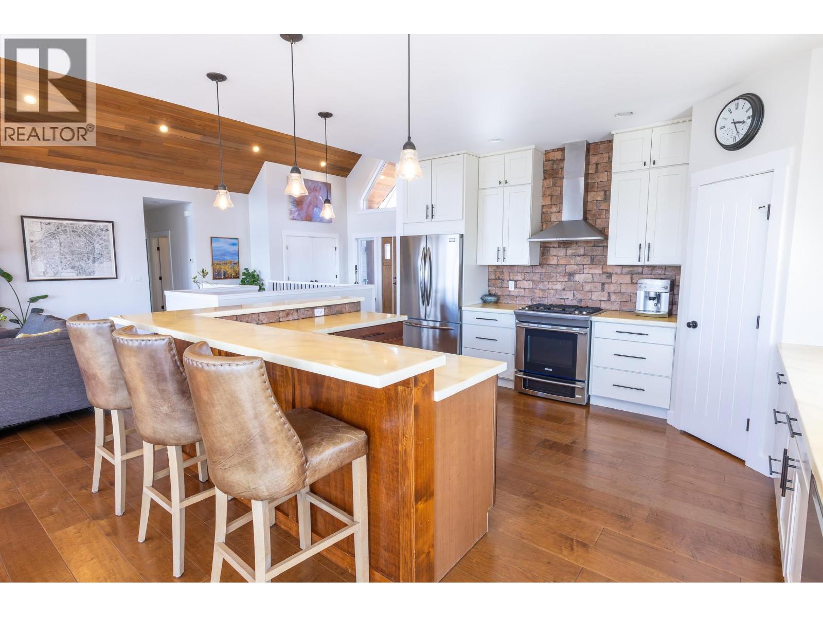 13474 Sunnyside Drive, Charlie Lake, British Columbia  V0C 1H0 - Photo 6 - R3122047