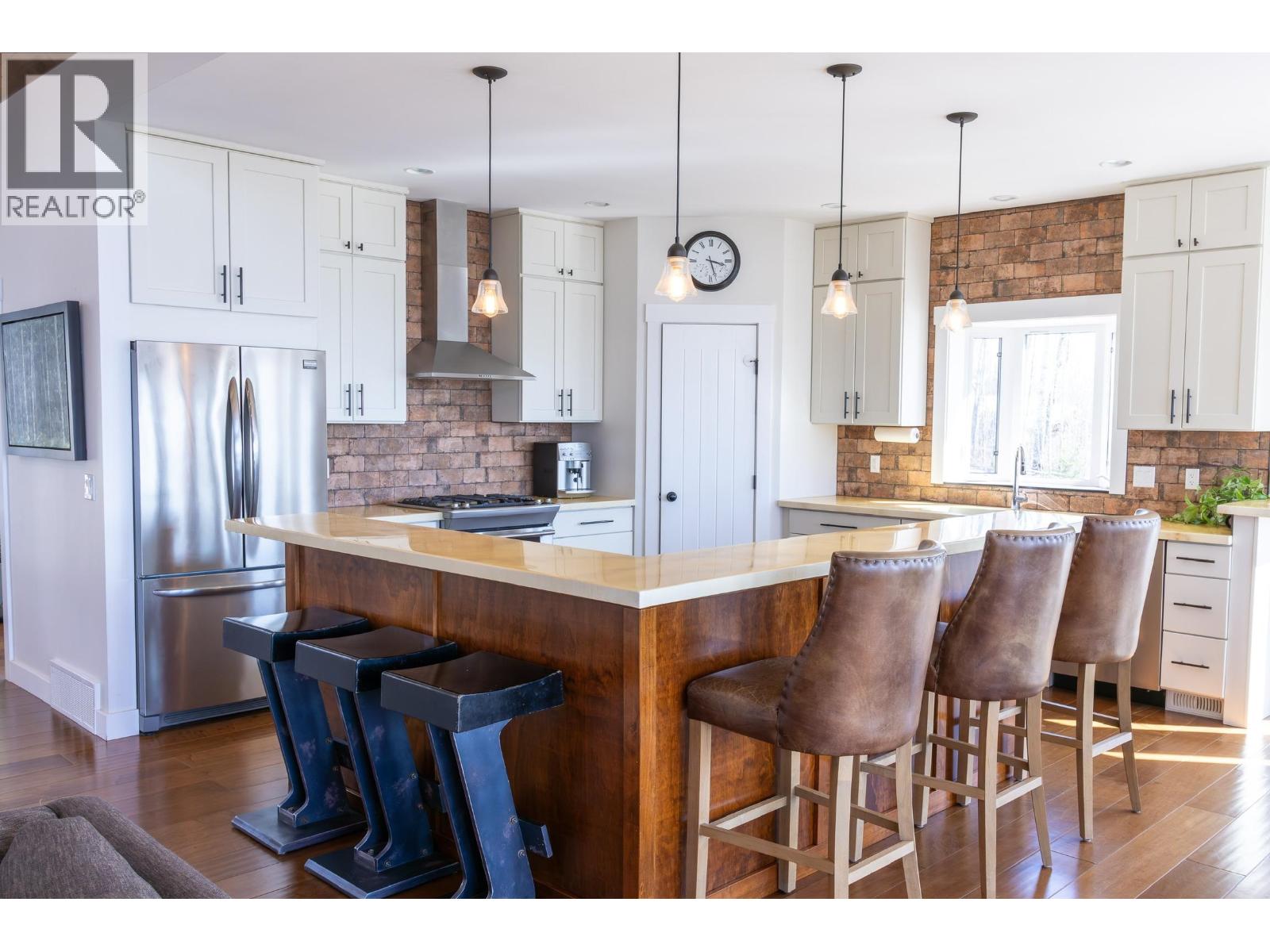 13474 Sunnyside Drive, Charlie Lake, British Columbia  V0C 1H0 - Photo 11 - R3122047