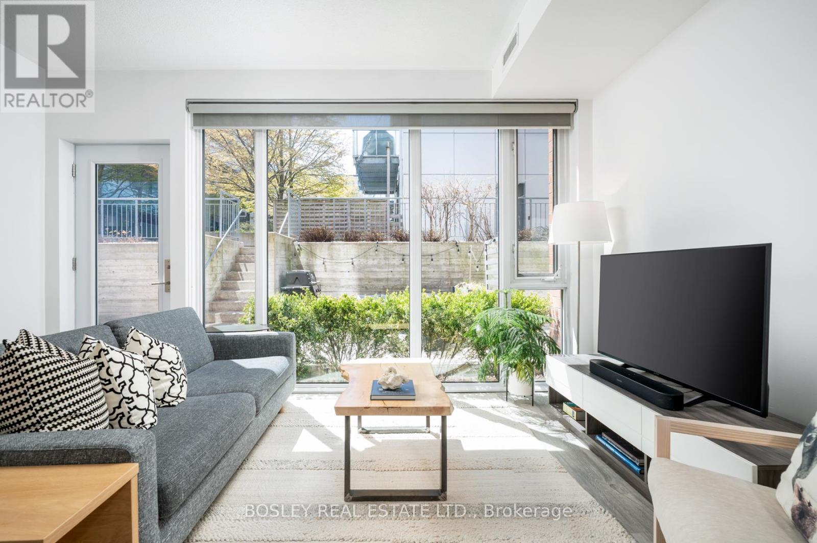 2 - 42 Boston Avenue, Toronto, Ontario  M4M 2T9 - Photo 3 - E13113100