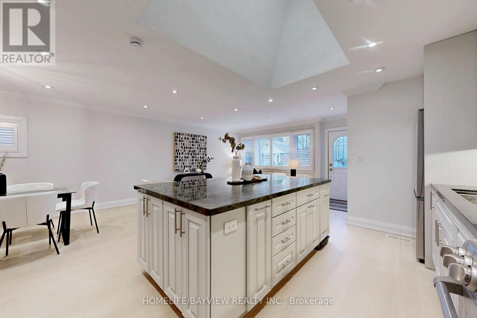 1607 Woodbine Heights Boulevard, Toronto, Ontario  M4B 3A3 - Photo 10 - E13113138