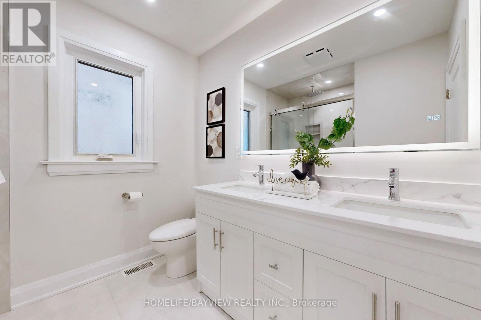 1607 Woodbine Heights Boulevard, Toronto, Ontario  M4B 3A3 - Photo 11 - E13113138
