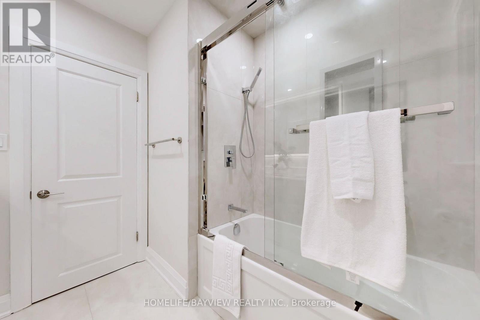 1607 Woodbine Heights Boulevard, Toronto, Ontario  M4B 3A3 - Photo 12 - E13113138