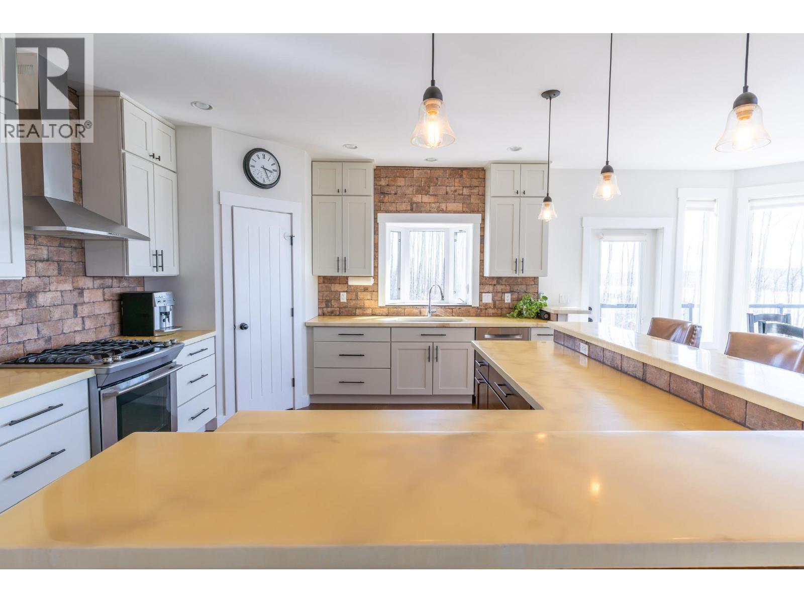 13474 Sunnyside Drive, Charlie Lake, British Columbia  V0C 1H0 - Photo 23 - R3122047
