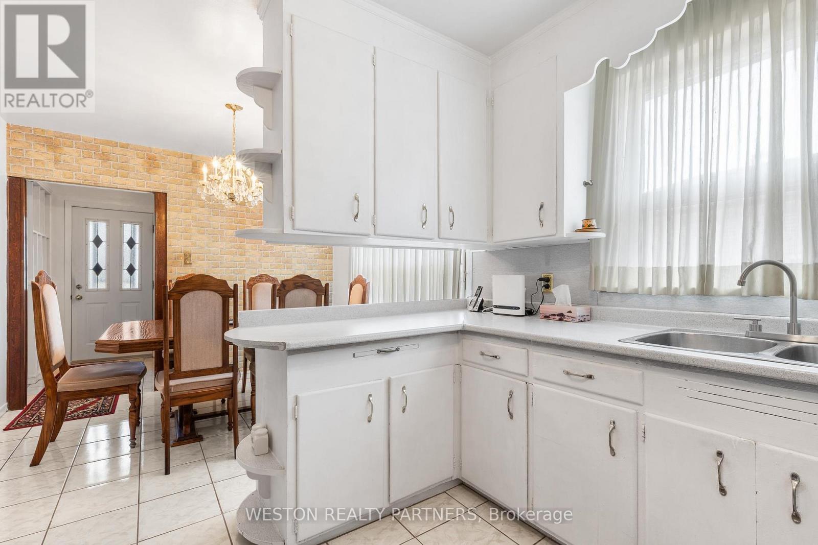 102 Cleta Drive, Toronto, Ontario  M1K 3G7 - Photo 13 - E13113244