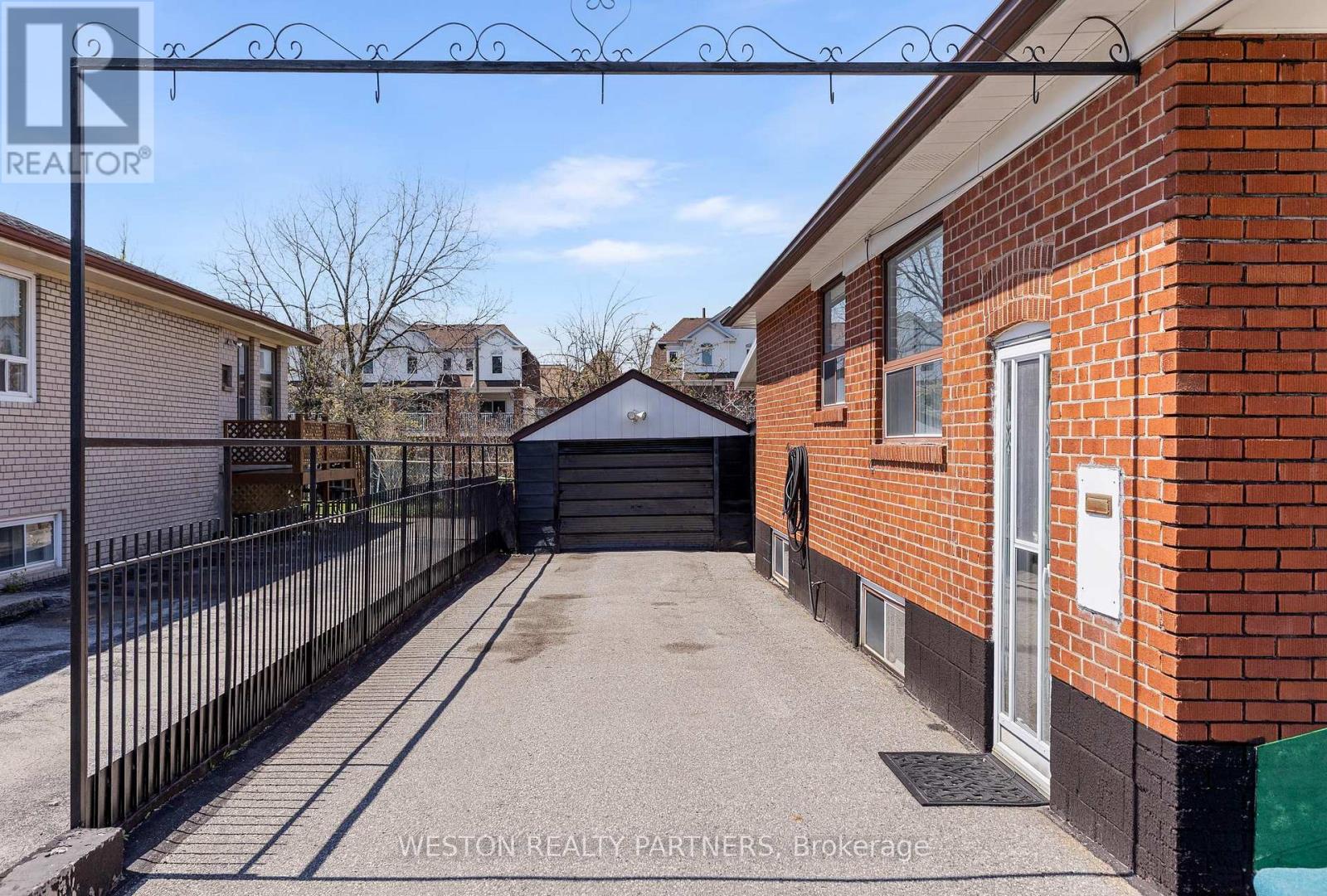 102 Cleta Drive, Toronto, Ontario  M1K 3G7 - Photo 3 - E13113244