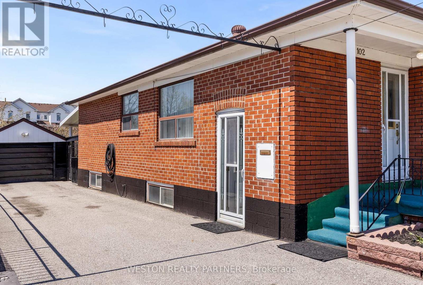 102 Cleta Drive, Toronto, Ontario  M1K 3G7 - Photo 4 - E13113244