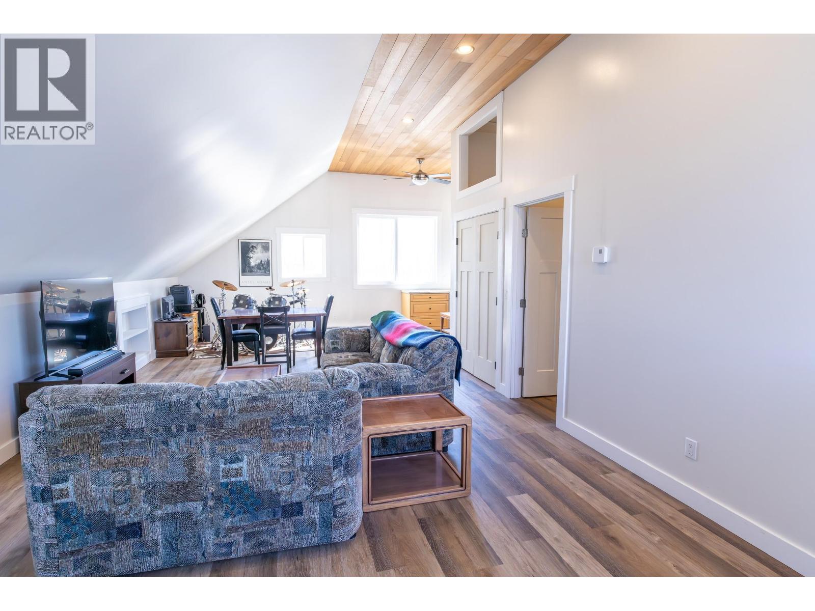 13474 Sunnyside Drive, Charlie Lake, British Columbia  V0C 1H0 - Photo 35 - R3122047