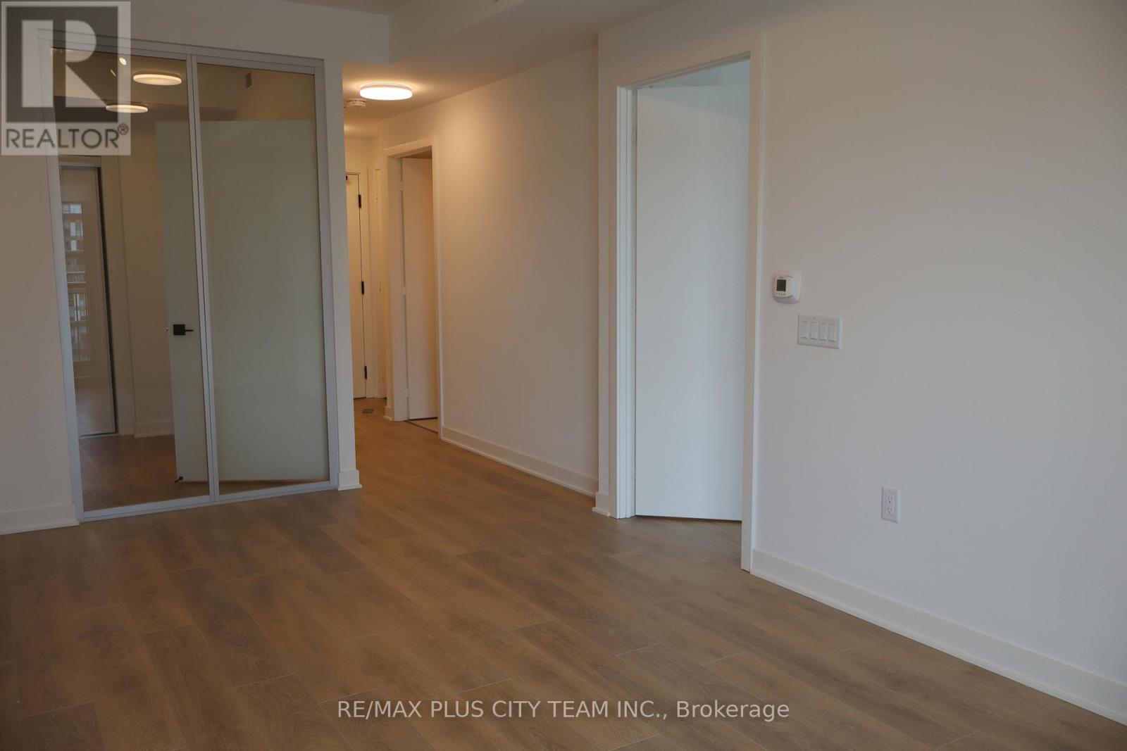 418 - 1185 Dupont Street, Toronto, Ontario M6H 0G5 - Photo 3 - W12998040