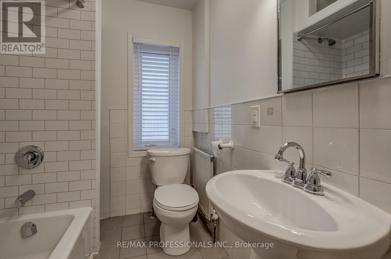 5a Old Mill Drive, Toronto, Ontario  M6S 4J7 - Photo 10 - W13113130