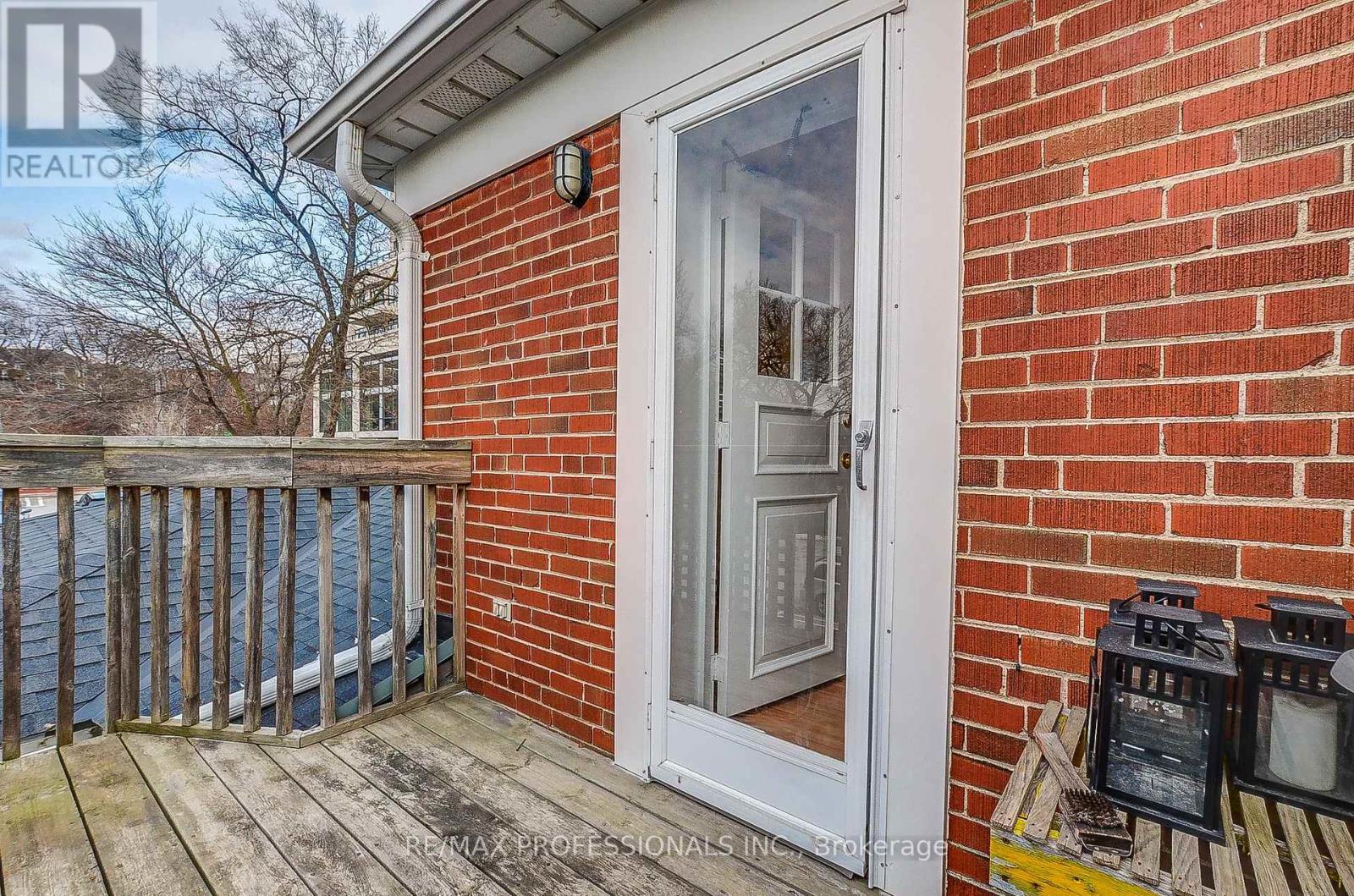 5a Old Mill Drive, Toronto, Ontario  M6S 4J7 - Photo 12 - W13113130