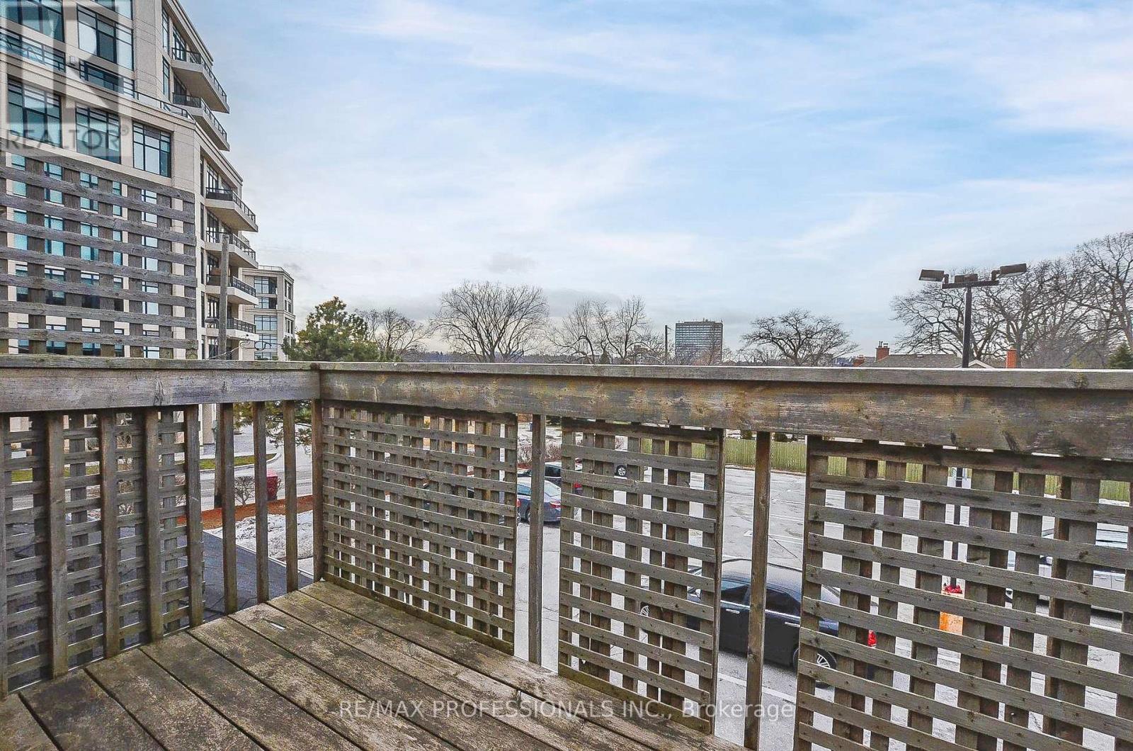 5a Old Mill Drive, Toronto, Ontario  M6S 4J7 - Photo 13 - W13113130