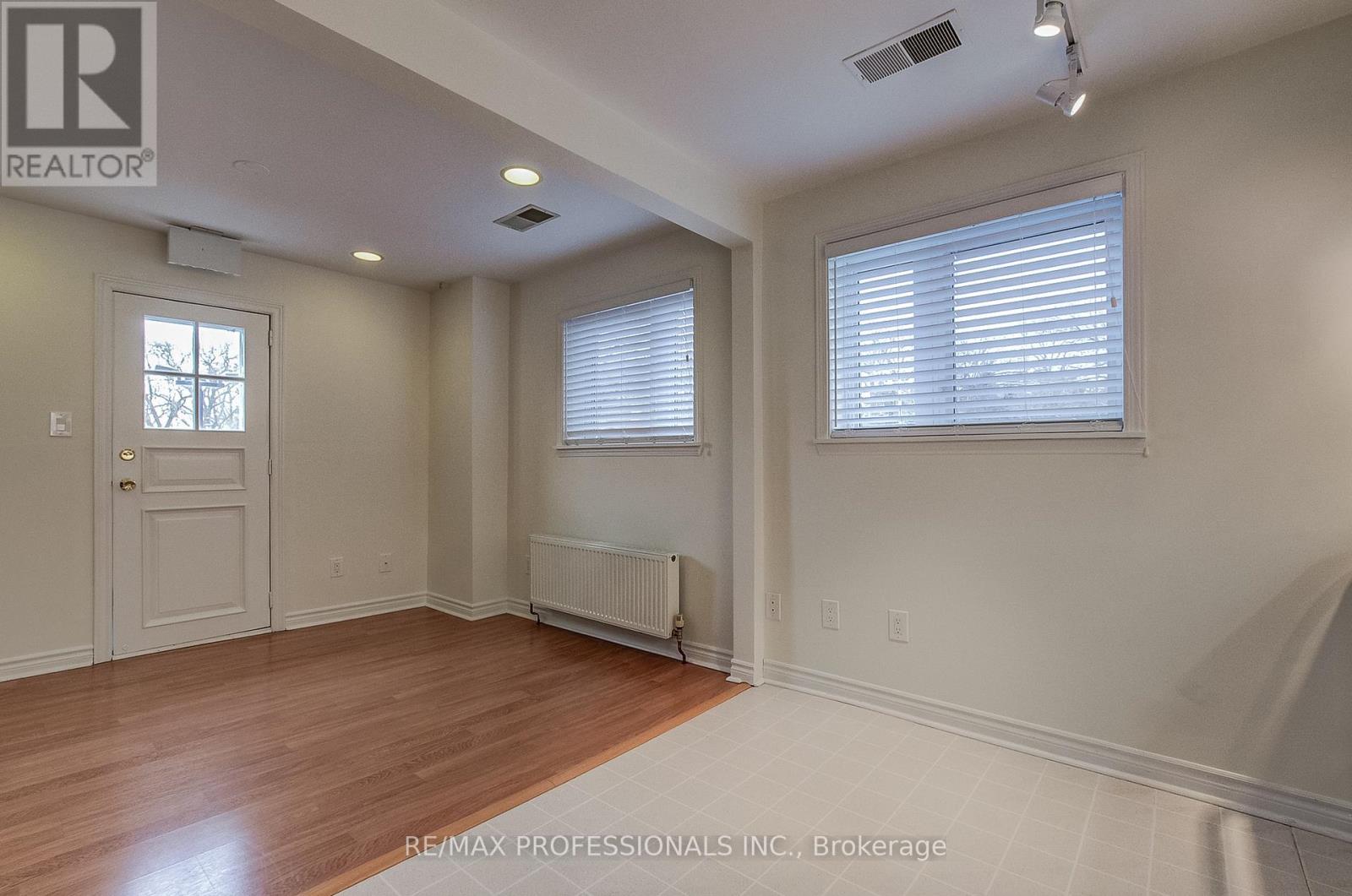 5a Old Mill Drive, Toronto, Ontario  M6S 4J7 - Photo 8 - W13113130