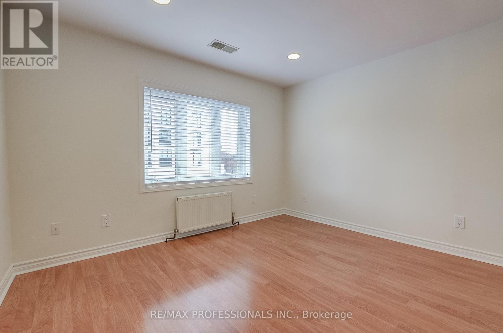 5a Old Mill Drive, Toronto, Ontario  M6S 4J7 - Photo 9 - W13113130