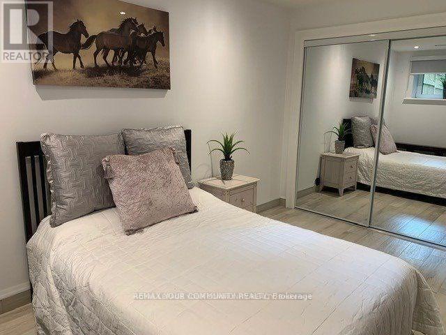 7 Van Dusen Boulevard, Toronto, Ontario  M8Z 3E4 - Photo 12 - W13113152