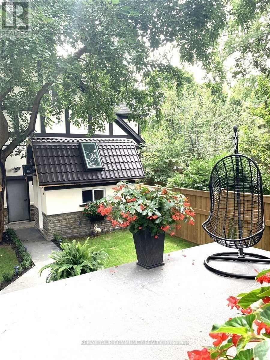 7 Van Dusen Boulevard, Toronto, Ontario  M8Z 3E4 - Photo 17 - W13113152