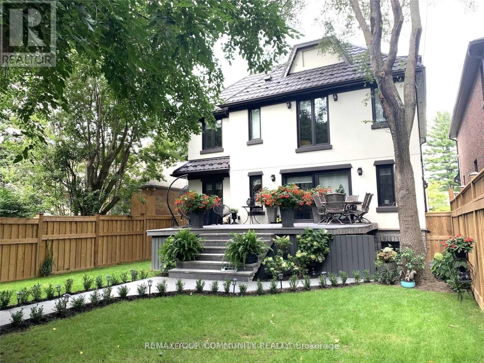 7 Van Dusen Boulevard, Toronto, Ontario  M8Z 3E4 - Photo 2 - W13113152